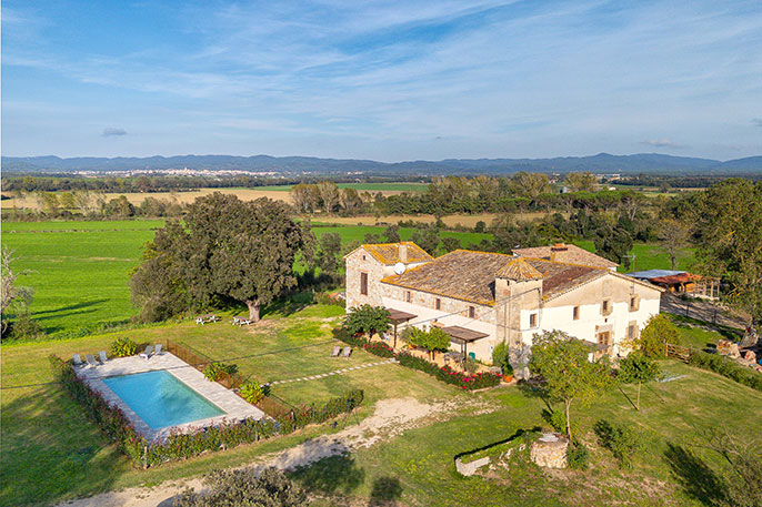 Can Costa Rural side view