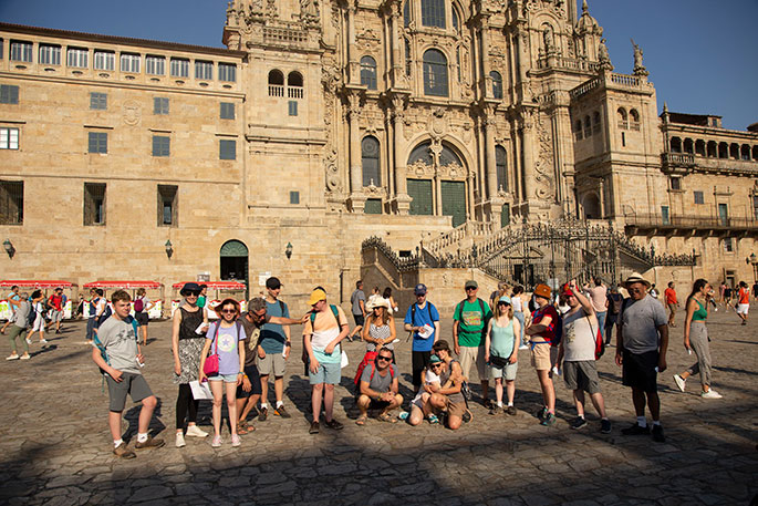Santiago de Compostela visit ends with cheering and bagpipes